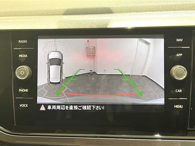 フォルクスワーゲン ポロ TSIハイライン 新潟県 2018(平30)年 2.4万km ホワイトシルバーメタリック オールイン・セーフティ/.アダプティブクルーズコントロール/.リヤビューカメラ/.フロントアシスト/.駐車支援システム/.プリクラッシュブレーキシステム/.パークディスタンスコントロール/.ESC/ABS/純正インフォテイメントシステム/“Composition Media”/.CD/AM/FM/BT/TV/.ナビゲーションシステム/イモビライザー/ETC2.0/ドライブレコーダー/LEDヘッドライト