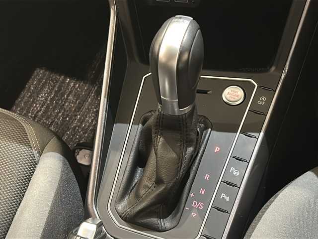 フォルクスワーゲン ポロ TSIハイライン 新潟県 2018(平30)年 2.4万km ホワイトシルバーメタリック オールイン・セーフティ/.アダプティブクルーズコントロール/.リヤビューカメラ/.フロントアシスト/.駐車支援システム/.プリクラッシュブレーキシステム/.パークディスタンスコントロール/.ESC/ABS/純正インフォテイメントシステム/“Composition Media”/.CD/AM/FM/BT/TV/.ナビゲーションシステム/イモビライザー/ETC2.0/ドライブレコーダー/LEDヘッドライト