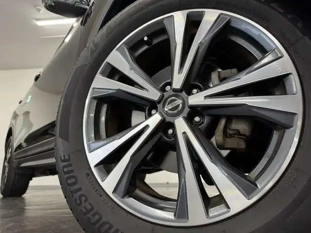 日産 エクストレイル 20X 三重県 2017(平29)年 4.5万km ダイヤモンドブラック ガソリン/フルタイム4WD/フロアCVT/純正 9インチナビ MM517D-W/（iPod/SD/FM/AM/TV/WALKMAN/USB/Bluetooth/CD/DVD/Blu-ray/MUSIC STOCKER/VTR/AUX）/【OP】インテリジェント アラウンドビューモニター（移動物検知機能付）/ビルトイン ETC/安全/・エマージェンシーブレーキ/・LDW（車線逸脱警報）/・フロント&バックソナー/・VDC（ビークルダイナミクスコントロール）/装備/・撥水シート/・【OP】インテリジェントルームミラー（デジタルインナーミラー）/・【OP】LEDヘッドランプ&フロントハロゲンフォグランプ/・【OP】インテリジェントオートライトシステム/・リモコンオートバックドア/・ステアリングスイッチ/・プッシュスタート/・左右独立オートエアコン/・純正18inAW/・取/ナビ取/・インテリジェントキーx2/など