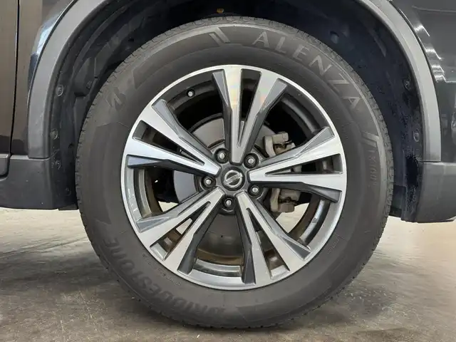 日産 エクストレイル 20X 三重県 2017(平29)年 4.5万km ダイヤモンドブラック ガソリン/フルタイム4WD/フロアCVT/純正 9インチナビ MM517D-W/（iPod/SD/FM/AM/TV/WALKMAN/USB/Bluetooth/CD/DVD/Blu-ray/MUSIC STOCKER/VTR/AUX）/【OP】インテリジェント アラウンドビューモニター（移動物検知機能付）/ビルトイン ETC/安全/・エマージェンシーブレーキ/・LDW（車線逸脱警報）/・フロント&バックソナー/・VDC（ビークルダイナミクスコントロール）/装備/・撥水シート/・【OP】インテリジェントルームミラー（デジタルインナーミラー）/・【OP】LEDヘッドランプ&フロントハロゲンフォグランプ/・【OP】インテリジェントオートライトシステム/・リモコンオートバックドア/・ステアリングスイッチ/・プッシュスタート/・左右独立オートエアコン/・純正18inAW/・取/ナビ取/・インテリジェントキーx2/など