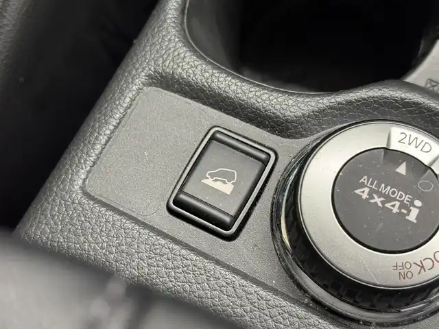 日産 エクストレイル 20X 三重県 2017(平29)年 4.5万km ダイヤモンドブラック ガソリン/フルタイム4WD/フロアCVT/純正 9インチナビ MM517D-W/（iPod/SD/FM/AM/TV/WALKMAN/USB/Bluetooth/CD/DVD/Blu-ray/MUSIC STOCKER/VTR/AUX）/【OP】インテリジェント アラウンドビューモニター（移動物検知機能付）/ビルトイン ETC/安全/・エマージェンシーブレーキ/・LDW（車線逸脱警報）/・フロント&バックソナー/・VDC（ビークルダイナミクスコントロール）/装備/・撥水シート/・【OP】インテリジェントルームミラー（デジタルインナーミラー）/・【OP】LEDヘッドランプ&フロントハロゲンフォグランプ/・【OP】インテリジェントオートライトシステム/・リモコンオートバックドア/・ステアリングスイッチ/・プッシュスタート/・左右独立オートエアコン/・純正18inAW/・取/ナビ取/・インテリジェントキーx2/など