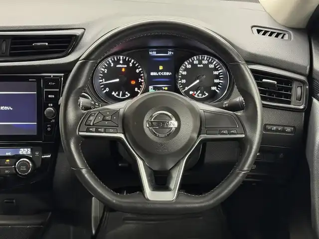 日産 エクストレイル 20X 三重県 2017(平29)年 4.5万km ダイヤモンドブラック ガソリン/フルタイム4WD/フロアCVT/純正 9インチナビ MM517D-W/（iPod/SD/FM/AM/TV/WALKMAN/USB/Bluetooth/CD/DVD/Blu-ray/MUSIC STOCKER/VTR/AUX）/【OP】インテリジェント アラウンドビューモニター（移動物検知機能付）/ビルトイン ETC/安全/・エマージェンシーブレーキ/・LDW（車線逸脱警報）/・フロント&バックソナー/・VDC（ビークルダイナミクスコントロール）/装備/・撥水シート/・【OP】インテリジェントルームミラー（デジタルインナーミラー）/・【OP】LEDヘッドランプ&フロントハロゲンフォグランプ/・【OP】インテリジェントオートライトシステム/・リモコンオートバックドア/・ステアリングスイッチ/・プッシュスタート/・左右独立オートエアコン/・純正18inAW/・取/ナビ取/・インテリジェントキーx2/など