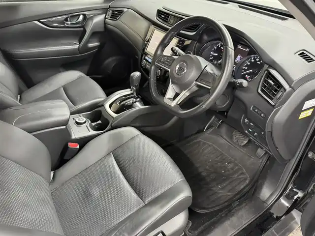 日産 エクストレイル 20X 三重県 2017(平29)年 4.5万km ダイヤモンドブラック ガソリン/フルタイム4WD/フロアCVT/純正 9インチナビ MM517D-W/（iPod/SD/FM/AM/TV/WALKMAN/USB/Bluetooth/CD/DVD/Blu-ray/MUSIC STOCKER/VTR/AUX）/【OP】インテリジェント アラウンドビューモニター（移動物検知機能付）/ビルトイン ETC/安全/・エマージェンシーブレーキ/・LDW（車線逸脱警報）/・フロント&バックソナー/・VDC（ビークルダイナミクスコントロール）/装備/・撥水シート/・【OP】インテリジェントルームミラー（デジタルインナーミラー）/・【OP】LEDヘッドランプ&フロントハロゲンフォグランプ/・【OP】インテリジェントオートライトシステム/・リモコンオートバックドア/・ステアリングスイッチ/・プッシュスタート/・左右独立オートエアコン/・純正18inAW/・取/ナビ取/・インテリジェントキーx2/など