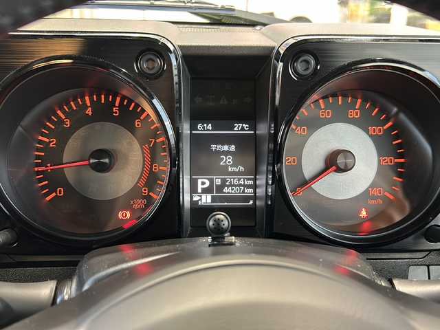 スズキ ジムニー XC 静岡県 2019(令1)年 4.5万km キネティックイエロー/ブラック 社外メモリナビ/・CD/・DVD/・フルセグＴＶ/・Bluetooth/・USB/・iPod/・AM/・FM/主要装備/・ルーフキャリア/・背面スコップ/・衝突軽減/・レーンキープ/・クルコン/・ダウンヒルアシスト/・センターデフロック/・シートヒーターD/N席/・ヒーテッドドアミラー/・ドラレコ前後/・ETC/・LEDヘッドライト/・オートハイビーム/・ヘッドライトウォッシャー/・フォグランプ/・純正フロアマット/・純正アルミホイール
