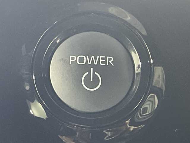 トヨタ ヴォクシー ハイブリッド S－Z 福岡県 2023(令5)年 1.4万km ホワイトパールクリスタルシャイン モデリスタエアロ/１０．５インチディスプレイ/ＥＴＣ２．０/バックカメラ/両側パワースライドドア/ＣＤ／ＤＶＤ／フルセグ/前後コーナーセンサー/ハーフレザーシート/シートヒーター/プリクラッシュ/レーンキープアシスト（ハンドル支援機能）/プロアクティブドライビングアシスト/パーキングサポートブレーキ/先行車発進通知機能/オートハイビーム/ブレーキホールド