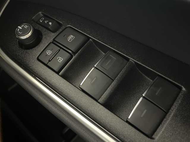 トヨタ ヴォクシー ハイブリッド S－Z 福岡県 2023(令5)年 1.4万km ホワイトパールクリスタルシャイン モデリスタエアロ/１０．５インチディスプレイ/ＥＴＣ２．０/バックカメラ/両側パワースライドドア/ＣＤ／ＤＶＤ／フルセグ/前後コーナーセンサー/ハーフレザーシート/シートヒーター/プリクラッシュ/レーンキープアシスト（ハンドル支援機能）/プロアクティブドライビングアシスト/パーキングサポートブレーキ/先行車発進通知機能/オートハイビーム/ブレーキホールド