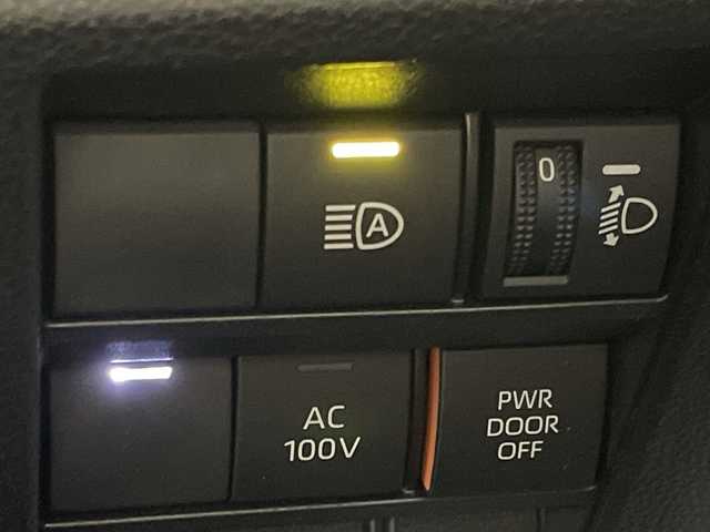 トヨタ ヴォクシー ハイブリッド S－Z 福岡県 2023(令5)年 1.4万km ホワイトパールクリスタルシャイン モデリスタエアロ/１０．５インチディスプレイ/ＥＴＣ２．０/バックカメラ/両側パワースライドドア/ＣＤ／ＤＶＤ／フルセグ/前後コーナーセンサー/ハーフレザーシート/シートヒーター/プリクラッシュ/レーンキープアシスト（ハンドル支援機能）/プロアクティブドライビングアシスト/パーキングサポートブレーキ/先行車発進通知機能/オートハイビーム/ブレーキホールド