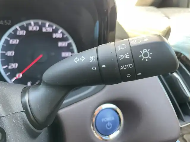 トヨタ クラウン ハイブリッド S Cパッケージ 千葉県 2018(平30)年 3.6万km ホワイトパールクリスタルシャイン トヨタセーフティセンス/　衝突軽減ブレーキ/レーンキープアシスト/　レーダークルーズコントロール/オートハイビーム/　クリアランスソナー/ブラインドスポットモニター/　ヘッドアップディスプレイ/純正メーカーナビ/　フルセグBT/DVD/CD/USB/全方位カメラ/ステアリングスイッチ/ETC2.0/パワーシート(D/N席)/シートヒーター(D/N席)/ステアリングヒーター/LEDヘッドライト/オートライト/フォグライト/スマートキー/プッシュスタート/純正フロアマット/純正17インチAW
