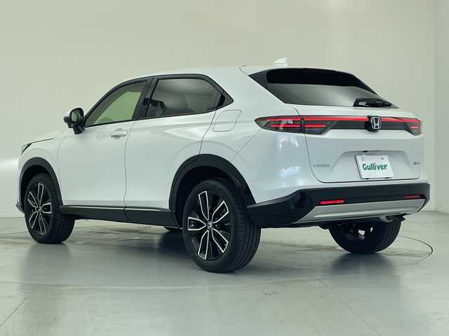 ホンダ ヴェゼル ハイブリッド e:HEV Z 愛知県 2025(令7)年 0.1千km パール 登録済未使用車　5km/ホンダコネクトディスプレイ/・ナビゲーション機能/・フルセグテレビ/・Bluetooth/バックカメラ/ETC2.0/ワイヤレス充電器/ステアリングスイッチ/ベルリナブラックフロントグリル/ハンズフリーアクセスパワーテールゲート/LEDシーケンシャルターンシグナルランプ/ブラインドスポットインフォメーション/後退出庫サポート/ホンダセンシング/・衝突軽減ブレーキ/・先行車発信お知らせ機能/・歩行者事故低減システム/・路外逸脱抑制機能/・標識認識機能/・渋滞追従機能アダプティブクルーズコントロール/・車線維持支援システム/・トラフィックジャムアシスト/・誤発信誤後退抑制機能/・アダプティブドライビングビーム/・近距離衝突軽減ブレーキ/・急アクセル抑制機能/ステアリングヒーター/シートヒーター/ドライブモードセレクター