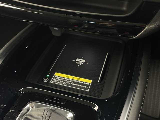 ホンダ ヴェゼル ハイブリッド e:HEV Z 愛知県 2025(令7)年 0.1千km パール 登録済未使用車　5km/ホンダコネクトディスプレイ/・ナビゲーション機能/・フルセグテレビ/・Bluetooth/バックカメラ/ETC2.0/ワイヤレス充電器/ステアリングスイッチ/ベルリナブラックフロントグリル/ハンズフリーアクセスパワーテールゲート/LEDシーケンシャルターンシグナルランプ/ブラインドスポットインフォメーション/後退出庫サポート/ホンダセンシング/・衝突軽減ブレーキ/・先行車発信お知らせ機能/・歩行者事故低減システム/・路外逸脱抑制機能/・標識認識機能/・渋滞追従機能アダプティブクルーズコントロール/・車線維持支援システム/・トラフィックジャムアシスト/・誤発信誤後退抑制機能/・アダプティブドライビングビーム/・近距離衝突軽減ブレーキ/・急アクセル抑制機能/ステアリングヒーター/シートヒーター/ドライブモードセレクター