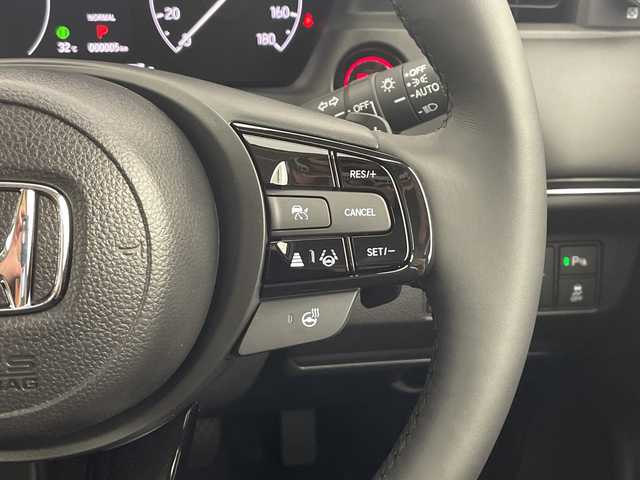 ホンダ ヴェゼル ハイブリッド e:HEV Z 愛知県 2025(令7)年 0.1千km パール 登録済未使用車　5km/ホンダコネクトディスプレイ/・ナビゲーション機能/・フルセグテレビ/・Bluetooth/バックカメラ/ETC2.0/ワイヤレス充電器/ステアリングスイッチ/ベルリナブラックフロントグリル/ハンズフリーアクセスパワーテールゲート/LEDシーケンシャルターンシグナルランプ/ブラインドスポットインフォメーション/後退出庫サポート/ホンダセンシング/・衝突軽減ブレーキ/・先行車発信お知らせ機能/・歩行者事故低減システム/・路外逸脱抑制機能/・標識認識機能/・渋滞追従機能アダプティブクルーズコントロール/・車線維持支援システム/・トラフィックジャムアシスト/・誤発信誤後退抑制機能/・アダプティブドライビングビーム/・近距離衝突軽減ブレーキ/・急アクセル抑制機能/ステアリングヒーター/シートヒーター/ドライブモードセレクター