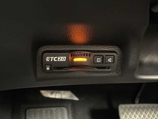 ホンダ ヴェゼル ハイブリッド e:HEV Z 愛知県 2025(令7)年 0.1千km パール 登録済未使用車　5km/ホンダコネクトディスプレイ/・ナビゲーション機能/・フルセグテレビ/・Bluetooth/バックカメラ/ETC2.0/ワイヤレス充電器/ステアリングスイッチ/ベルリナブラックフロントグリル/ハンズフリーアクセスパワーテールゲート/LEDシーケンシャルターンシグナルランプ/ブラインドスポットインフォメーション/後退出庫サポート/ホンダセンシング/・衝突軽減ブレーキ/・先行車発信お知らせ機能/・歩行者事故低減システム/・路外逸脱抑制機能/・標識認識機能/・渋滞追従機能アダプティブクルーズコントロール/・車線維持支援システム/・トラフィックジャムアシスト/・誤発信誤後退抑制機能/・アダプティブドライビングビーム/・近距離衝突軽減ブレーキ/・急アクセル抑制機能/ステアリングヒーター/シートヒーター/ドライブモードセレクター