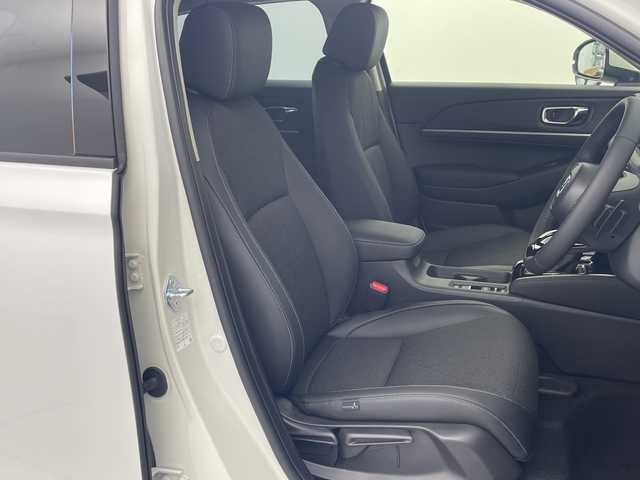 ホンダ ヴェゼル ハイブリッド e:HEV Z 愛知県 2025(令7)年 0.1千km パール 登録済未使用車　5km/ホンダコネクトディスプレイ/・ナビゲーション機能/・フルセグテレビ/・Bluetooth/バックカメラ/ETC2.0/ワイヤレス充電器/ステアリングスイッチ/ベルリナブラックフロントグリル/ハンズフリーアクセスパワーテールゲート/LEDシーケンシャルターンシグナルランプ/ブラインドスポットインフォメーション/後退出庫サポート/ホンダセンシング/・衝突軽減ブレーキ/・先行車発信お知らせ機能/・歩行者事故低減システム/・路外逸脱抑制機能/・標識認識機能/・渋滞追従機能アダプティブクルーズコントロール/・車線維持支援システム/・トラフィックジャムアシスト/・誤発信誤後退抑制機能/・アダプティブドライビングビーム/・近距離衝突軽減ブレーキ/・急アクセル抑制機能/ステアリングヒーター/シートヒーター/ドライブモードセレクター