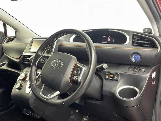 トヨタ シエンタ ハイブリッド G 新潟県 2016(平28)年 5.8万km レッドマイカM 　純正ナビ/　CD/DVD/Bluetooth/　バックカメラ/　フルセグテレビ/　トヨタセーフティーセンス/　アイドリングストップ/　ウィンカーミラー/　両側パワースライドドア/　ETC/　3列シート/　衝突軽減システム/　電動格納ミラー/　純正ホイールキャップ/　
