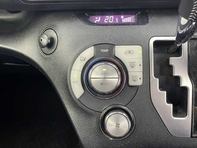 トヨタ シエンタ ハイブリッド G 新潟県 2016(平28)年 5.8万km レッドマイカM 　純正ナビ/　CD/DVD/Bluetooth/　バックカメラ/　フルセグテレビ/　トヨタセーフティーセンス/　アイドリングストップ/　ウィンカーミラー/　両側パワースライドドア/　ETC/　3列シート/　衝突軽減システム/　電動格納ミラー/　純正ホイールキャップ/　