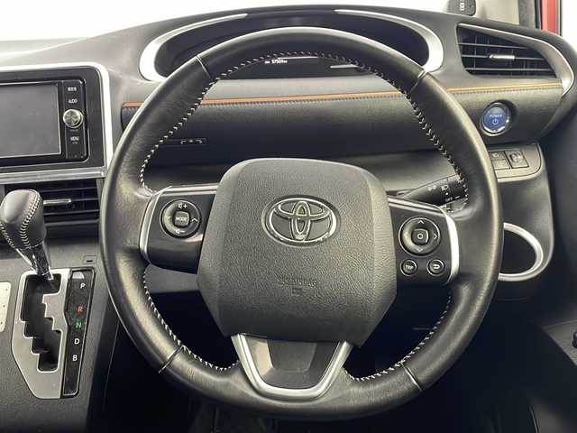 トヨタ シエンタ ハイブリッド G 新潟県 2016(平28)年 5.8万km レッドマイカM 　純正ナビ/　CD/DVD/Bluetooth/　バックカメラ/　フルセグテレビ/　トヨタセーフティーセンス/　アイドリングストップ/　ウィンカーミラー/　両側パワースライドドア/　ETC/　3列シート/　衝突軽減システム/　電動格納ミラー/　純正ホイールキャップ/　