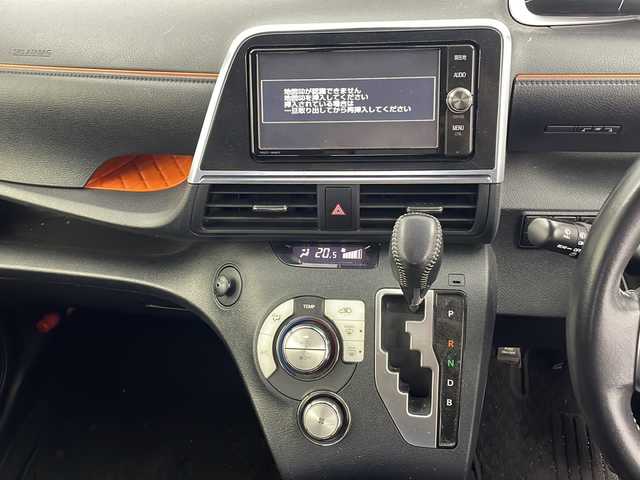 トヨタ シエンタ ハイブリッド G 新潟県 2016(平28)年 5.8万km レッドマイカM 　純正ナビ/　CD/DVD/Bluetooth/　バックカメラ/　フルセグテレビ/　トヨタセーフティーセンス/　アイドリングストップ/　ウィンカーミラー/　両側パワースライドドア/　ETC/　3列シート/　衝突軽減システム/　電動格納ミラー/　純正ホイールキャップ/　