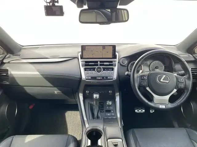 レクサス ＮＸ 300 Fスポーツ 群馬県 2019(令1)年 4.3万km ホワイトノーヴァガラスフレーク 純正10.3インチワイドナビ/　CD/DVD/SD/MSV/USB/BTオーディオ/AUX/フルセグTV/セーフティシステムプラス/　・プリクラッシュセーフティ/　・レーントレーシングアシスト/　・オートマチックハイビーム/　・レーダークルーズコントロール/　・ロードサインアシスト/　・先行車発進警告/パーキングサポートブレーキ/パノラミックビューモニター/ハンズフリーパワーバックドア/ブラインドスポットモニター/角型三眼LEDヘッドライト/アダプティブハイビームシステム/ステアリングヒーター/黒革シート/シートヒーター/エアーシート/パワーシート/シートメモリー/パドルシフト/純正18インチアルミホイール/保証書/取扱説明書/スペアーキー２本（スマートキー1本カードキー１本）