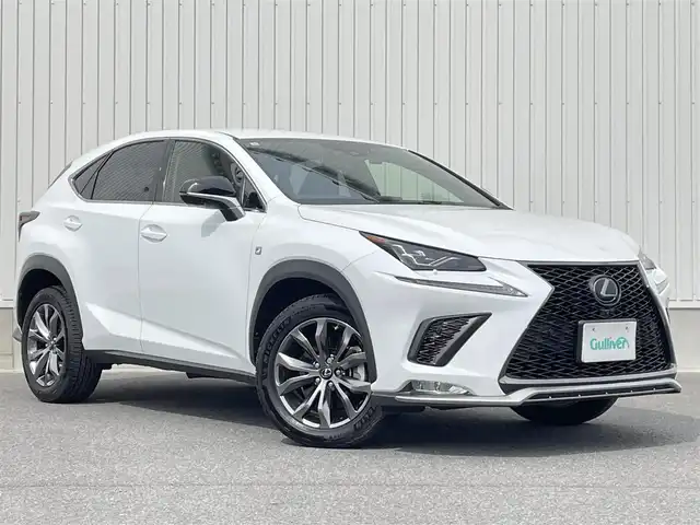 レクサス ＮＸ 300 Fスポーツ 群馬県 2019(令1)年 4.3万km ホワイトノーヴァガラスフレーク 純正10.3インチワイドナビ/　CD/DVD/SD/MSV/USB/BTオーディオ/AUX/フルセグTV/セーフティシステムプラス/　・プリクラッシュセーフティ/　・レーントレーシングアシスト/　・オートマチックハイビーム/　・レーダークルーズコントロール/　・ロードサインアシスト/　・先行車発進警告/パーキングサポートブレーキ/パノラミックビューモニター/ハンズフリーパワーバックドア/ブラインドスポットモニター/角型三眼LEDヘッドライト/アダプティブハイビームシステム/ステアリングヒーター/黒革シート/シートヒーター/エアーシート/パワーシート/シートメモリー/パドルシフト/純正18インチアルミホイール/保証書/取扱説明書/スペアーキー２本（スマートキー1本カードキー１本）