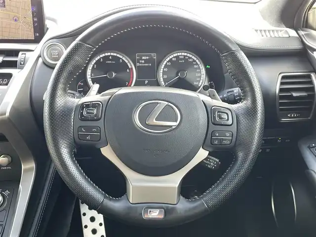 レクサス ＮＸ 300 Fスポーツ 群馬県 2019(令1)年 4.3万km ホワイトノーヴァガラスフレーク 純正10.3インチワイドナビ/　CD/DVD/SD/MSV/USB/BTオーディオ/AUX/フルセグTV/セーフティシステムプラス/　・プリクラッシュセーフティ/　・レーントレーシングアシスト/　・オートマチックハイビーム/　・レーダークルーズコントロール/　・ロードサインアシスト/　・先行車発進警告/パーキングサポートブレーキ/パノラミックビューモニター/ハンズフリーパワーバックドア/ブラインドスポットモニター/角型三眼LEDヘッドライト/アダプティブハイビームシステム/ステアリングヒーター/黒革シート/シートヒーター/エアーシート/パワーシート/シートメモリー/パドルシフト/純正18インチアルミホイール/保証書/取扱説明書/スペアーキー２本（スマートキー1本カードキー１本）