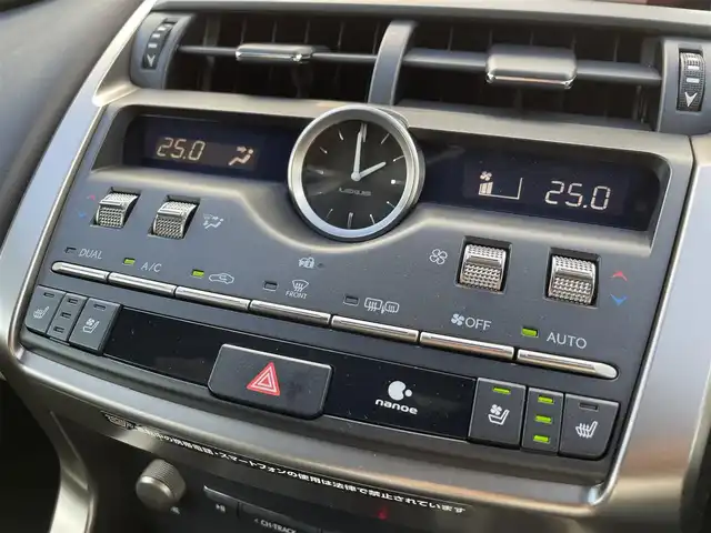 レクサス ＮＸ 300 Fスポーツ 群馬県 2019(令1)年 4.3万km ホワイトノーヴァガラスフレーク 純正10.3インチワイドナビ/　CD/DVD/SD/MSV/USB/BTオーディオ/AUX/フルセグTV/セーフティシステムプラス/　・プリクラッシュセーフティ/　・レーントレーシングアシスト/　・オートマチックハイビーム/　・レーダークルーズコントロール/　・ロードサインアシスト/　・先行車発進警告/パーキングサポートブレーキ/パノラミックビューモニター/ハンズフリーパワーバックドア/ブラインドスポットモニター/角型三眼LEDヘッドライト/アダプティブハイビームシステム/ステアリングヒーター/黒革シート/シートヒーター/エアーシート/パワーシート/シートメモリー/パドルシフト/純正18インチアルミホイール/保証書/取扱説明書/スペアーキー２本（スマートキー1本カードキー１本）