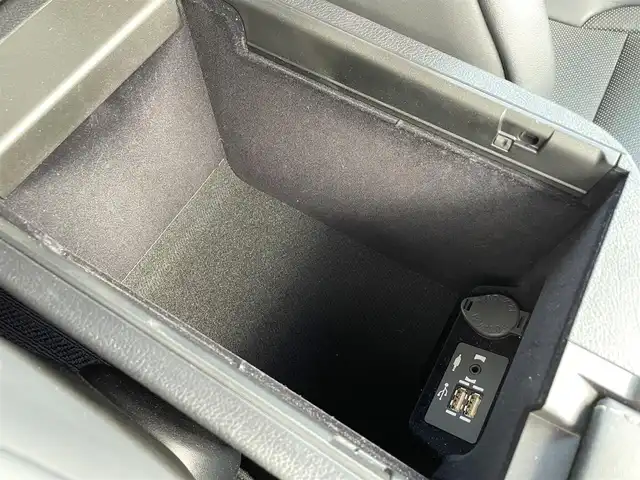 レクサス ＮＸ 300 Fスポーツ 群馬県 2019(令1)年 4.3万km ホワイトノーヴァガラスフレーク 純正10.3インチワイドナビ/　CD/DVD/SD/MSV/USB/BTオーディオ/AUX/フルセグTV/セーフティシステムプラス/　・プリクラッシュセーフティ/　・レーントレーシングアシスト/　・オートマチックハイビーム/　・レーダークルーズコントロール/　・ロードサインアシスト/　・先行車発進警告/パーキングサポートブレーキ/パノラミックビューモニター/ハンズフリーパワーバックドア/ブラインドスポットモニター/角型三眼LEDヘッドライト/アダプティブハイビームシステム/ステアリングヒーター/黒革シート/シートヒーター/エアーシート/パワーシート/シートメモリー/パドルシフト/純正18インチアルミホイール/保証書/取扱説明書/スペアーキー２本（スマートキー1本カードキー１本）