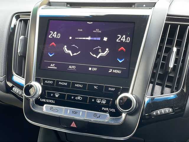 トヨタ クラウン ハイブリッド S Four エレガンススタイル 青森県 2020(令2)年 8.1万km ホワイトパールクリスタルシャイン 4WD/純正SDナビ・フルセグTV/CD・DVD・Bluetooth・SD・USB/OPパノラミックビューモニター/合皮コンビシート/前席パワーシート・ヒーター/ステアリングヒーター/OPセーフティパッケージプラス/インテリジェントパーキングアシスト2/リアカメラディテクション/パーキングサポートブレーキ/セーフティセンス/プリクラッシュセーフティ/レーダークルーズコントロール/レーントレーシングアシスト/オートマチックハイビーム/ブラインドスポットモニター/クリアランスソナー/前後ドライブレコーダー/スマートキー一体式純正エンジンスターター/パドルシフト/AC100V1500W/純正ビルトインETC/LEDヘッドランプ/フォグランプ/純正18インチアルミ