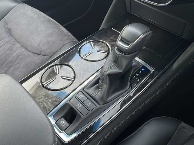 トヨタ クラウン ハイブリッド S Four エレガンススタイル 青森県 2020(令2)年 8.1万km ホワイトパールクリスタルシャイン 4WD/純正SDナビ・フルセグTV/CD・DVD・Bluetooth・SD・USB/OPパノラミックビューモニター/合皮コンビシート/前席パワーシート・ヒーター/ステアリングヒーター/OPセーフティパッケージプラス/インテリジェントパーキングアシスト2/リアカメラディテクション/パーキングサポートブレーキ/セーフティセンス/プリクラッシュセーフティ/レーダークルーズコントロール/レーントレーシングアシスト/オートマチックハイビーム/ブラインドスポットモニター/クリアランスソナー/前後ドライブレコーダー/スマートキー一体式純正エンジンスターター/パドルシフト/AC100V1500W/純正ビルトインETC/LEDヘッドランプ/フォグランプ/純正18インチアルミ