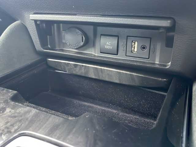 トヨタ クラウン ハイブリッド S Four エレガンススタイル 青森県 2020(令2)年 8.1万km ホワイトパールクリスタルシャイン 4WD/純正SDナビ・フルセグTV/CD・DVD・Bluetooth・SD・USB/OPパノラミックビューモニター/合皮コンビシート/前席パワーシート・ヒーター/ステアリングヒーター/OPセーフティパッケージプラス/インテリジェントパーキングアシスト2/リアカメラディテクション/パーキングサポートブレーキ/セーフティセンス/プリクラッシュセーフティ/レーダークルーズコントロール/レーントレーシングアシスト/オートマチックハイビーム/ブラインドスポットモニター/クリアランスソナー/前後ドライブレコーダー/スマートキー一体式純正エンジンスターター/パドルシフト/AC100V1500W/純正ビルトインETC/LEDヘッドランプ/フォグランプ/純正18インチアルミ