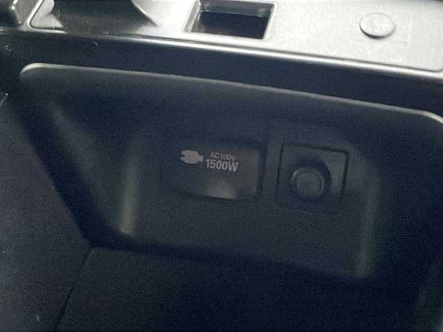 トヨタ クラウン ハイブリッド S Four エレガンススタイル 青森県 2020(令2)年 8.1万km ホワイトパールクリスタルシャイン 4WD/純正SDナビ・フルセグTV/CD・DVD・Bluetooth・SD・USB/OPパノラミックビューモニター/合皮コンビシート/前席パワーシート・ヒーター/ステアリングヒーター/OPセーフティパッケージプラス/インテリジェントパーキングアシスト2/リアカメラディテクション/パーキングサポートブレーキ/セーフティセンス/プリクラッシュセーフティ/レーダークルーズコントロール/レーントレーシングアシスト/オートマチックハイビーム/ブラインドスポットモニター/クリアランスソナー/前後ドライブレコーダー/スマートキー一体式純正エンジンスターター/パドルシフト/AC100V1500W/純正ビルトインETC/LEDヘッドランプ/フォグランプ/純正18インチアルミ