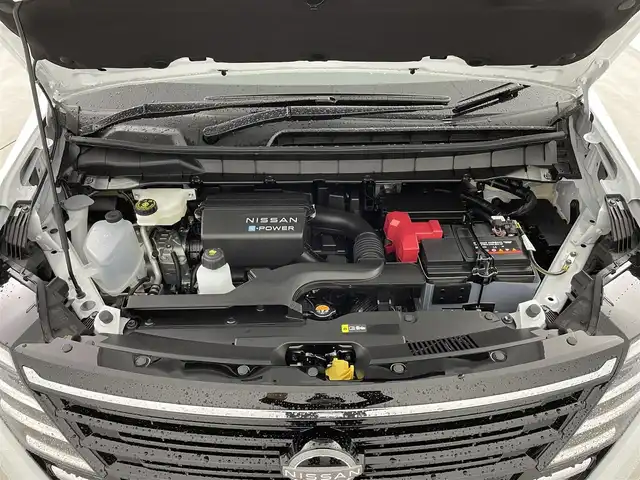日産 セレナ e－パワー ハイウェイスター V 大分県 2025(令7)年 0.1千km プリズムホワイト アドバンスドドライブアシストディスプレイ/（12.3インチカラーディスプレイ）/NissanConnectナビゲーションシステム/アラウンドビューモニター/インテリジェント ルームミラー/両側パワースライドドア/ヘッドランプ オートレベライザー+アダプティブLEDヘッドライトアダプティブLEDヘッドライトシステム/統合型インターフェースディスプレイ/ワイヤレス充電器/6スピーカー/ETC2.0ユニット（ビルトインタイプ）/プロパイロット（ナビリンク機能付）/前後コーナーセンサー/16インチアルミホイール/USB端子