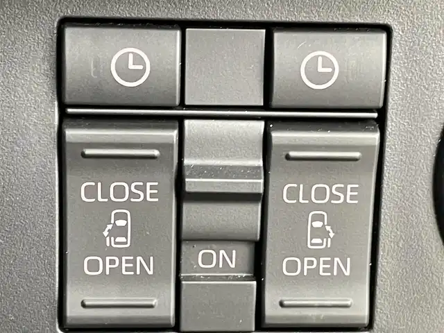 トヨタ ルーミー カスタムG－T 千葉県 2022(令4)年 3.9万km パールホワイトⅢ 禁煙車/スマートアシスト/・先行車発進システム/・車線逸脱警報システム/・レーダークルーズコントロール/・クリアランスソナー/両側電動ドア/純正9インチメモリナビ/・型番：NSZT-Y68T/・CD/DVD/Bluetooth/フルセグTV/・ビルトインETC2.0/・全方位カメラ/革巻きステアリング/・ステアリングスイッチ/DNシートヒーター/電子パーキング/・ブレーキホールド/純正15インチAW/オートライト/・LEDヘッドライト/・LEDフォグランプ