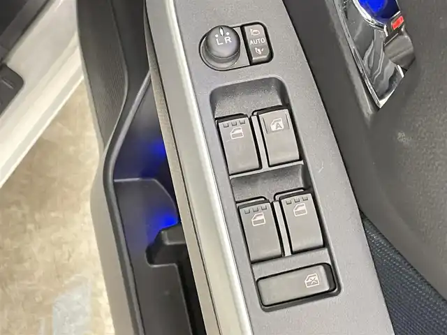 トヨタ ルーミー カスタムG－T 千葉県 2022(令4)年 3.9万km パールホワイトⅢ 禁煙車/スマートアシスト/・先行車発進システム/・車線逸脱警報システム/・レーダークルーズコントロール/・クリアランスソナー/両側電動ドア/純正9インチメモリナビ/・型番：NSZT-Y68T/・CD/DVD/Bluetooth/フルセグTV/・ビルトインETC2.0/・全方位カメラ/革巻きステアリング/・ステアリングスイッチ/DNシートヒーター/電子パーキング/・ブレーキホールド/純正15インチAW/オートライト/・LEDヘッドライト/・LEDフォグランプ