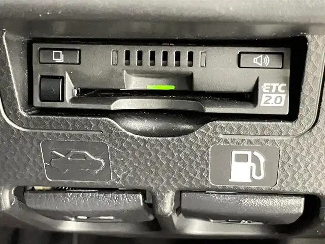 トヨタ ルーミー カスタムG－T 千葉県 2022(令4)年 3.9万km パールホワイトⅢ 禁煙車/スマートアシスト/・先行車発進システム/・車線逸脱警報システム/・レーダークルーズコントロール/・クリアランスソナー/両側電動ドア/純正9インチメモリナビ/・型番：NSZT-Y68T/・CD/DVD/Bluetooth/フルセグTV/・ビルトインETC2.0/・全方位カメラ/革巻きステアリング/・ステアリングスイッチ/DNシートヒーター/電子パーキング/・ブレーキホールド/純正15インチAW/オートライト/・LEDヘッドライト/・LEDフォグランプ