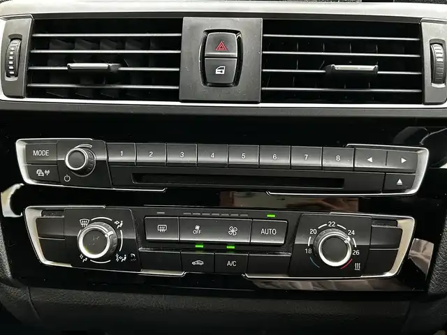 ＢＭＷ １１８ｄ スポーツ 和歌山県 2017(平29)年 12.4万km アルピンホワイトⅢ ワンオーナー/衝突軽減ブレーキ/純正メーカーナビ・CD・DVD・Bluetooth/バックカメラ/クリアランスソナー/LKA/LEDヘッドライト/スマートキー/保証書/取扱説明書
