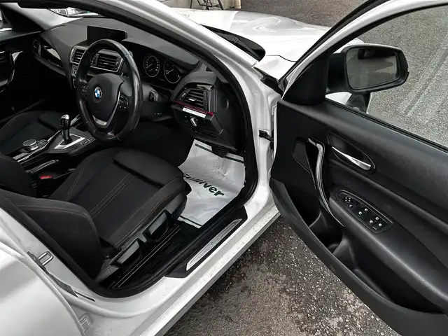 ＢＭＷ １１８ｄ スポーツ 和歌山県 2017(平29)年 12.4万km アルピンホワイトⅢ ワンオーナー/衝突軽減ブレーキ/純正メーカーナビ・CD・DVD・Bluetooth/バックカメラ/クリアランスソナー/LKA/LEDヘッドライト/スマートキー/保証書/取扱説明書