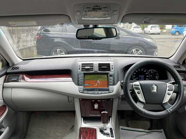 トヨタ クラウン ロイヤル ロイヤルサルーン i－Four 福井県 2010(平22)年 13.7万km ホワイトパールクリスタルシャイン メーカー純正HDDナビゲーション/（CD/DVD）/フルセグテレビ/バックカメラ/クルーズコントロール/前席パワーシート/純正17インチアルミホイール/ETC(ビルトイン)/４WD/HIDヘッドライト/フォグランプ/オートリトラミラー/ステアリングリモコン/プッシュスタート/スマートキー/保証書/取扱説明書