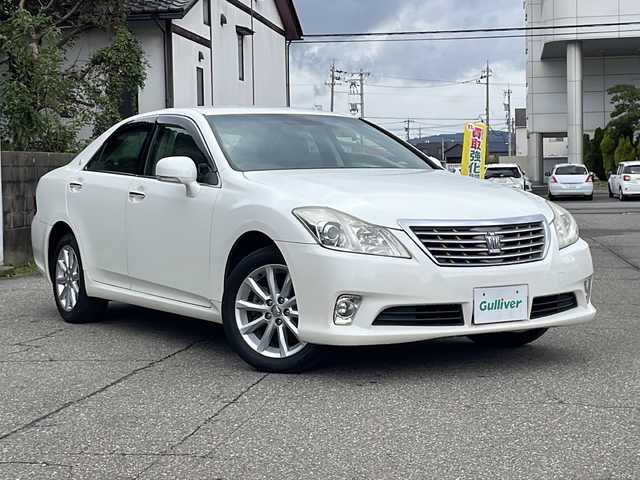 トヨタ クラウン ロイヤル ロイヤルサルーン i－Four 福井県 2010(平22)年 13.7万km ホワイトパールクリスタルシャイン メーカー純正HDDナビゲーション/（CD/DVD）/フルセグテレビ/バックカメラ/クルーズコントロール/前席パワーシート/純正17インチアルミホイール/ETC(ビルトイン)/４WD/HIDヘッドライト/フォグランプ/オートリトラミラー/ステアリングリモコン/プッシュスタート/スマートキー/保証書/取扱説明書