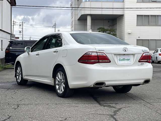 トヨタ クラウン ロイヤル ロイヤルサルーン i－Four 福井県 2010(平22)年 13.7万km ホワイトパールクリスタルシャイン メーカー純正HDDナビゲーション/（CD/DVD）/フルセグテレビ/バックカメラ/クルーズコントロール/前席パワーシート/純正17インチアルミホイール/ETC(ビルトイン)/４WD/HIDヘッドライト/フォグランプ/オートリトラミラー/ステアリングリモコン/プッシュスタート/スマートキー/保証書/取扱説明書