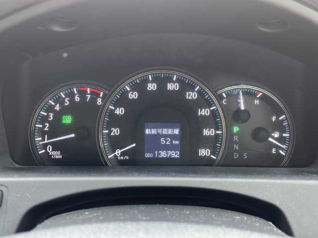 トヨタ クラウン ロイヤル ロイヤルサルーン i－Four 福井県 2010(平22)年 13.7万km ホワイトパールクリスタルシャイン メーカー純正HDDナビゲーション/（CD/DVD）/フルセグテレビ/バックカメラ/クルーズコントロール/前席パワーシート/純正17インチアルミホイール/ETC(ビルトイン)/４WD/HIDヘッドライト/フォグランプ/オートリトラミラー/ステアリングリモコン/プッシュスタート/スマートキー/保証書/取扱説明書