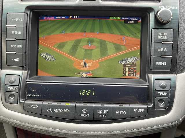 トヨタ クラウン ロイヤル ロイヤルサルーン i－Four 福井県 2010(平22)年 13.7万km ホワイトパールクリスタルシャイン メーカー純正HDDナビゲーション/（CD/DVD）/フルセグテレビ/バックカメラ/クルーズコントロール/前席パワーシート/純正17インチアルミホイール/ETC(ビルトイン)/４WD/HIDヘッドライト/フォグランプ/オートリトラミラー/ステアリングリモコン/プッシュスタート/スマートキー/保証書/取扱説明書