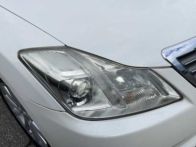 トヨタ クラウン ロイヤル ロイヤルサルーン i－Four 福井県 2010(平22)年 13.7万km ホワイトパールクリスタルシャイン メーカー純正HDDナビゲーション/（CD/DVD）/フルセグテレビ/バックカメラ/クルーズコントロール/前席パワーシート/純正17インチアルミホイール/ETC(ビルトイン)/４WD/HIDヘッドライト/フォグランプ/オートリトラミラー/ステアリングリモコン/プッシュスタート/スマートキー/保証書/取扱説明書