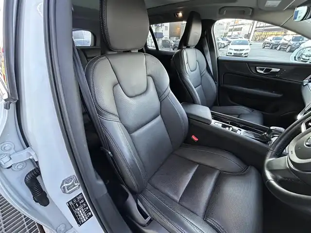 ボルボ Ｖ６０ T5 インスクリプション 石川県 2020(令2)年 1.4万km 白 サンルーフ/純正HDDナビ/ETC/車外カメラ（バック/フロント/サイド）/前後ドライブレコーダー/アダプティブクルーズコントロール/ヘッドアップディスプレイ/シートヒーター（D+N席）/パワーシート（D+N席）/ルーフレール/パワーバックドア/アンチロック・ブレーキ・システム/衝突被害軽減システム/横滑り防止装置/前後コーナーセンサー/レーンキープアシスト/盗難防止装置/オートマチックハイビーム/アイドリングストップ/純正アルミホイール