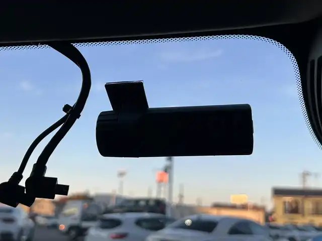 ボルボ Ｖ６０ T5 インスクリプション 石川県 2020(令2)年 1.4万km 白 サンルーフ/純正HDDナビ/ETC/車外カメラ（バック/フロント/サイド）/前後ドライブレコーダー/アダプティブクルーズコントロール/ヘッドアップディスプレイ/シートヒーター（D+N席）/パワーシート（D+N席）/ルーフレール/パワーバックドア/アンチロック・ブレーキ・システム/衝突被害軽減システム/横滑り防止装置/前後コーナーセンサー/レーンキープアシスト/盗難防止装置/オートマチックハイビーム/アイドリングストップ/純正アルミホイール