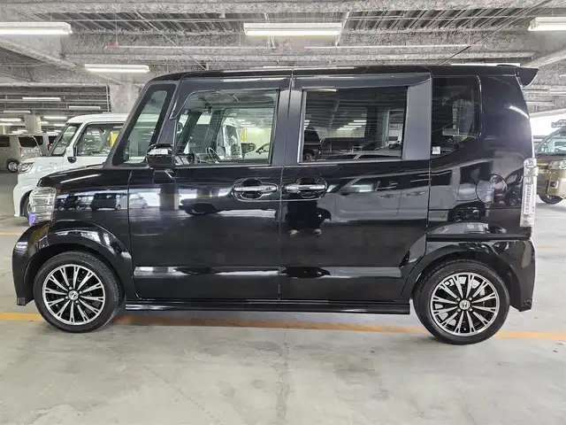 ホンダ Ｎ ＢＯＸ G ターボパッケージ 宮崎県 2013(平25)年 5万km クリスタルブラックパール 〇ターボ/〇社外ナビ/〇フルセグTV/〇バックカメラ/〇フリップダウンモニター/〇両側パワースライドドア/〇ETC/〇キノセンヘッドランプ/〇オートライト/〇クルーズコントロール/〇電動格納ミラー/〇革巻きステアリング/〇パドルシフト/〇オートエアコン/〇純正15インチアルミ/〇プッシュエンジンスタート/スマートキー/〇禁煙車