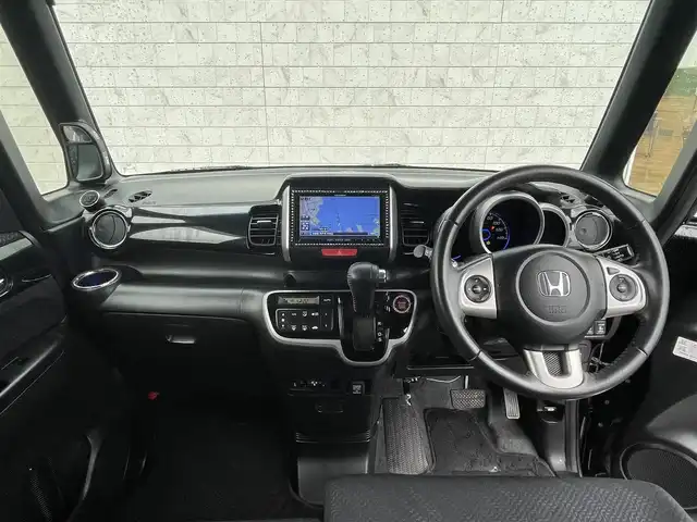 ホンダ Ｎ ＢＯＸ G ターボパッケージ 宮崎県 2013(平25)年 5万km クリスタルブラックパール 〇ターボ/〇社外ナビ/〇フルセグTV/〇バックカメラ/〇フリップダウンモニター/〇両側パワースライドドア/〇ETC/〇キノセンヘッドランプ/〇オートライト/〇クルーズコントロール/〇電動格納ミラー/〇革巻きステアリング/〇パドルシフト/〇オートエアコン/〇純正15インチアルミ/〇プッシュエンジンスタート/スマートキー/〇禁煙車/〇盗難防止装置/〇エアバックW