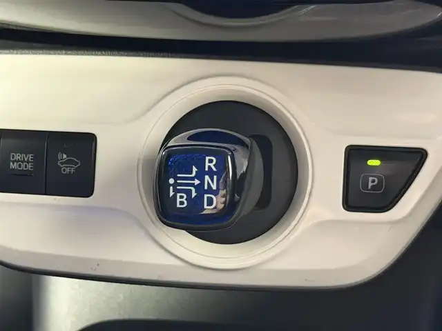 トヨタ プリウス S 大阪府 2016(平28)年 6.7万km ホワイトパールクリスタルシャイン エアロ weds18incAW 純正9incナビTV バックカメラ スマートキー プッシュスタート オートライト オートエアコン ドライブレコーダー ETC