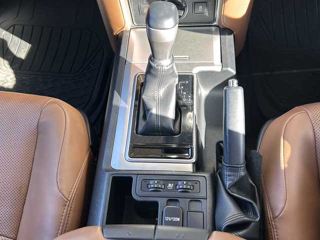 トヨタ ランドクルーザー プラド TX-L 70thアニバーサリーLTD 静岡県 2022(令4)年 2.5万km ブラック ナビ機能/CD/DVD/FM/AM/VTR/SD/USB/ipod/Bluetooth/フルセグTV/主要装備/・レーダークルーズコントロール　/・バックカメラ　/・スマートキー　/・ＥＴＣ　/・シートヒーター　/・エアシート　/・パワーシート　/・オートハイビーム　/・オートライト　/・プッシュスタート　/・レザーシート　/・フォグランプ　/・横滑り防止装置/・コーナーセンサー/・純正アルミホイール/・純正フロアマット/・LEDライト/・横滑り防止装置/・特別仕様車