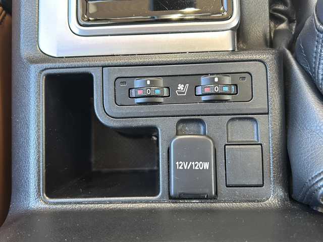 トヨタ ランドクルーザー プラド TX-L 70thアニバーサリーLTD 静岡県 2022(令4)年 2.5万km ブラック ナビ機能/CD/DVD/FM/AM/VTR/SD/USB/ipod/Bluetooth/フルセグTV/主要装備/・レーダークルーズコントロール　/・バックカメラ　/・スマートキー　/・ＥＴＣ　/・シートヒーター　/・エアシート　/・パワーシート　/・オートハイビーム　/・オートライト　/・プッシュスタート　/・レザーシート　/・フォグランプ　/・横滑り防止装置/・コーナーセンサー/・純正アルミホイール/・純正フロアマット/・LEDライト/・横滑り防止装置/・特別仕様車