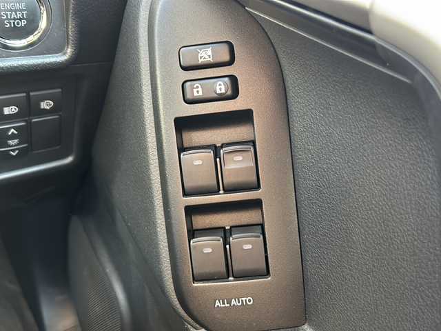 トヨタ ランドクルーザー プラド TX-L 70thアニバーサリーLTD 静岡県 2022(令4)年 2.5万km ブラック ナビ機能/CD/DVD/FM/AM/VTR/SD/USB/ipod/Bluetooth/フルセグTV/主要装備/・レーダークルーズコントロール　/・バックカメラ　/・スマートキー　/・ＥＴＣ　/・シートヒーター　/・エアシート　/・パワーシート　/・オートハイビーム　/・オートライト　/・プッシュスタート　/・レザーシート　/・フォグランプ　/・横滑り防止装置/・コーナーセンサー/・純正アルミホイール/・純正フロアマット/・LEDライト/・横滑り防止装置/・特別仕様車